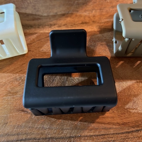 Set of 3 Matte Color Claw Clips - Picture 4 of 6